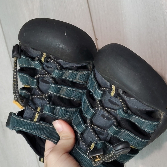 Keen Outdoor Big Kids Youth Sandals Shoes Waterproof Hiking Comfort sz 3 - Picture 4 of 12